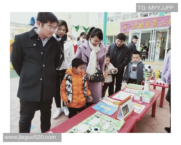 以足球星自画像展现绿茵风采与内心世界的独特旅程