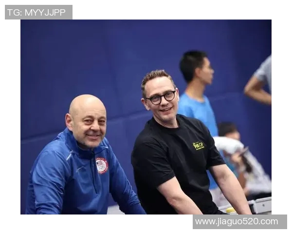 摩洛哥足球明星赛激战正酣,球员们全力拼搏展现非凡实力 摩洛哥足球明星赛激战正酣,球员们全力拼搏展现非凡实力